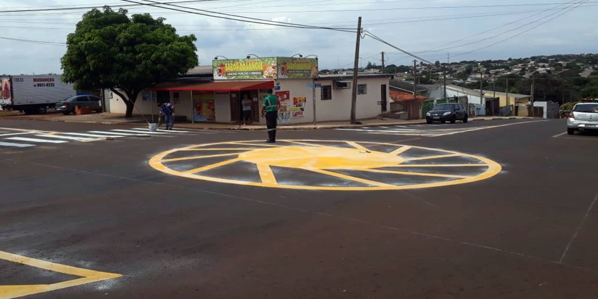 Rua Ipanema recebe minirrotatória no cruzamento com a Rua Vereador José de Oliveira