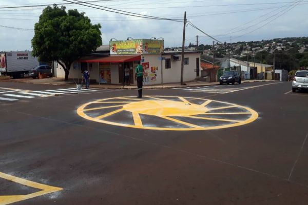 Rua Ipanema recebe minirrotatória no cruzamento com a Rua Vereador José de Oliveira