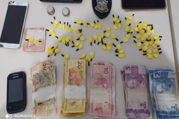 Denarc apreende mulher com buchas de cocaína em Matelândia