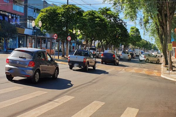 População de Santa Helena faz carreata pedindo reabertura do comércio local