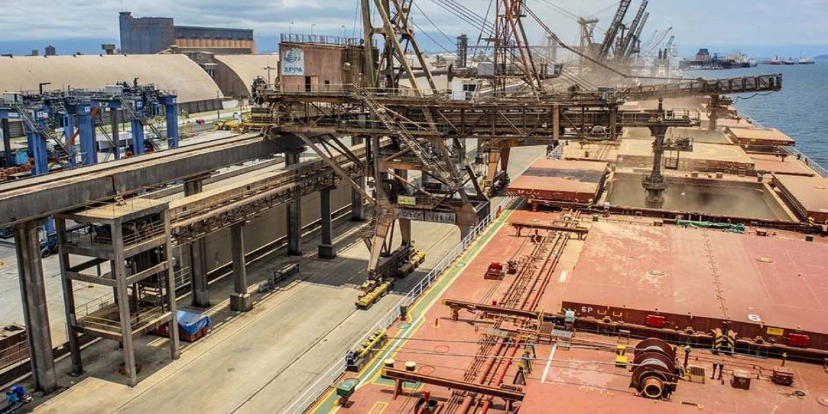 Portos do Paraná registram aumento de 21% na movimentação