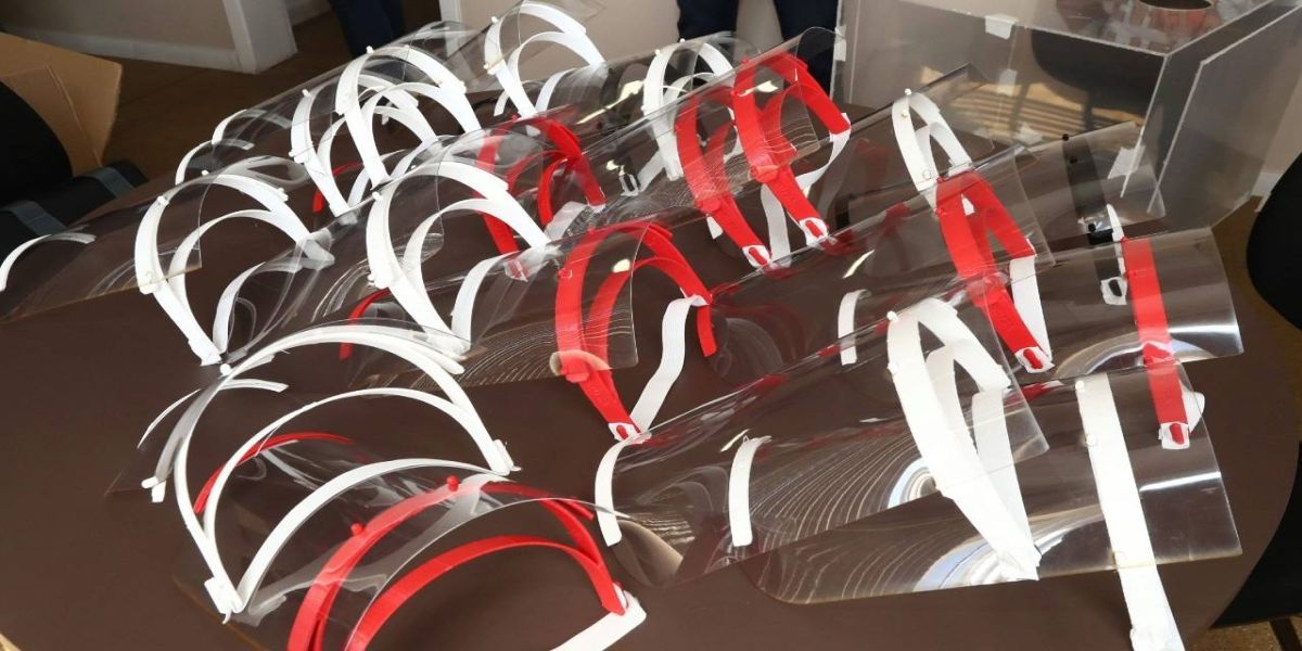 Saúde recebe escudos faciais e caixas de intubação da Fundetec