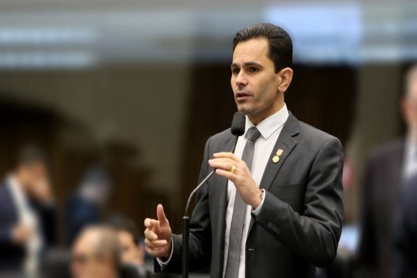 Deputado Marcio Pacheco apoia programa de recompensas para denúncias no Paraná