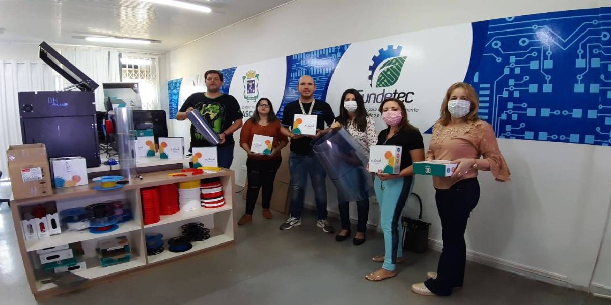 Escudos faciais: Vizinhos solidários doam material para a Fundetec