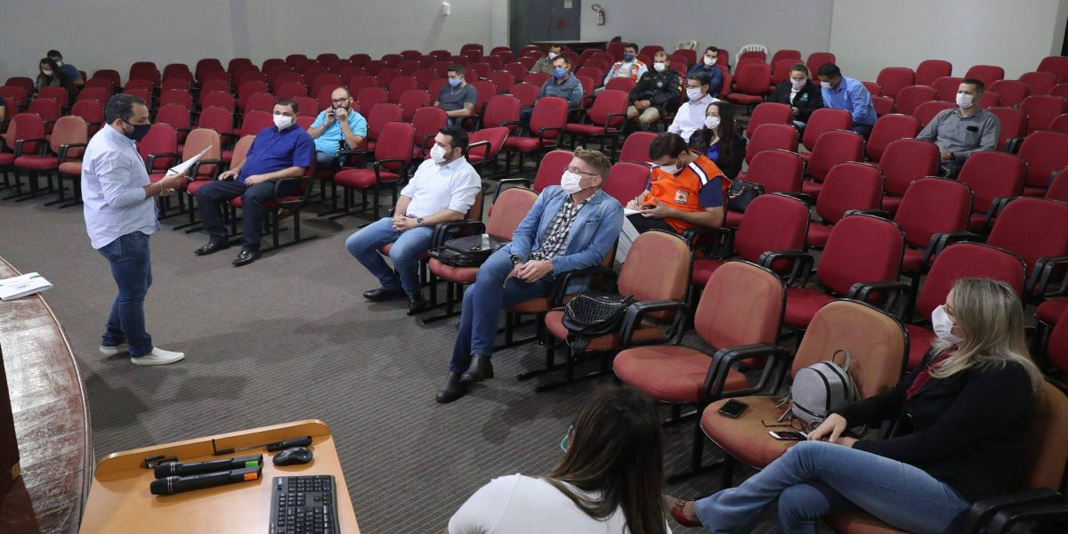 COE decide manter restrições do decreto anterior, liberando apenas pet shop e academias