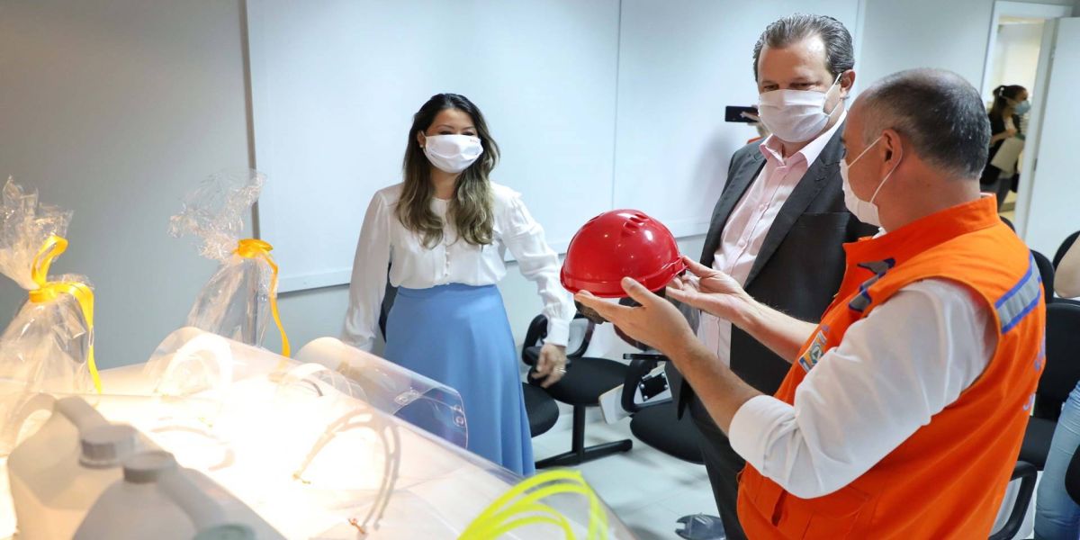 Universidades estaduais doam materiais de proteção à Defesa Civil