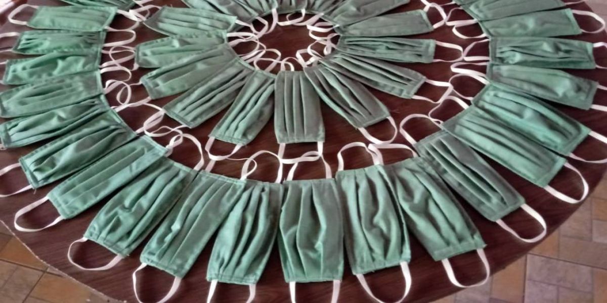Economia Solidária: voluntários produzem máscaras de tecido para doação