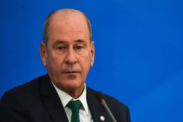 "É uma guerra", diz ministro da Defesa sobre combate ao coronavírus