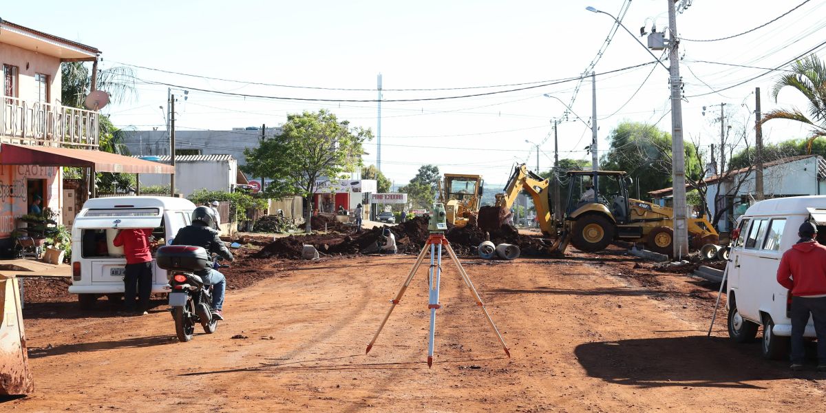 Máquinas já estão na pista para revitalização da Rua Xavantes