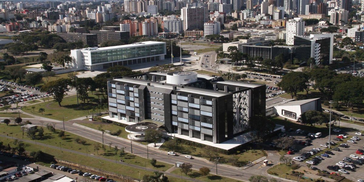 Governador corta 30% na remuneração do primeiro escalão