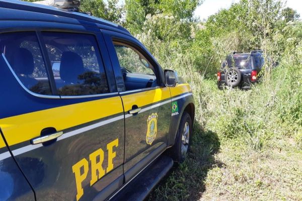 Imagem referente a notícia: PRF persegue veículo com cigarro em ruas de Francisco Alves (PR)