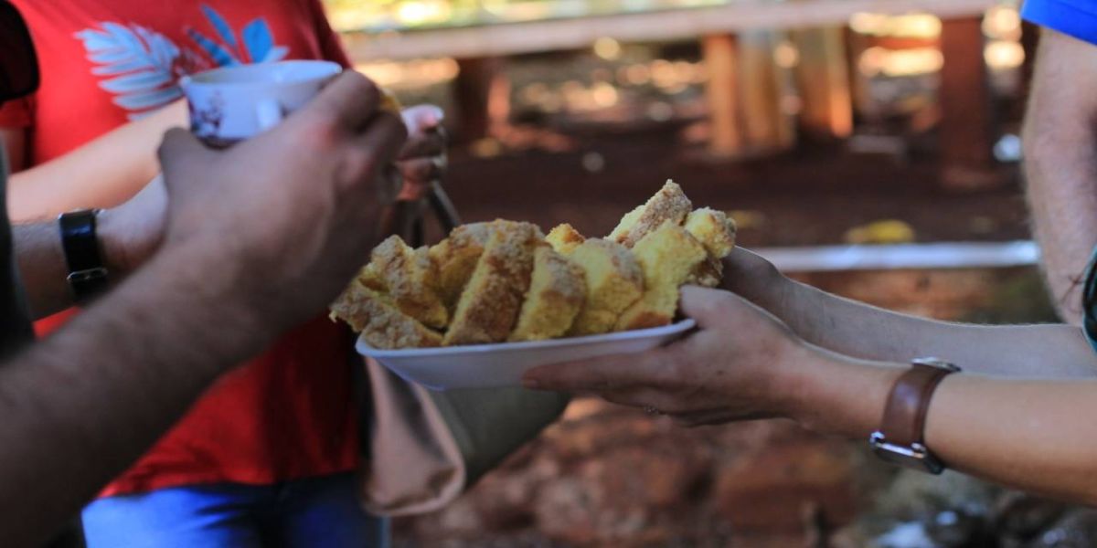 Huop assina contrato para receber alimentos da agroindústria familiar
