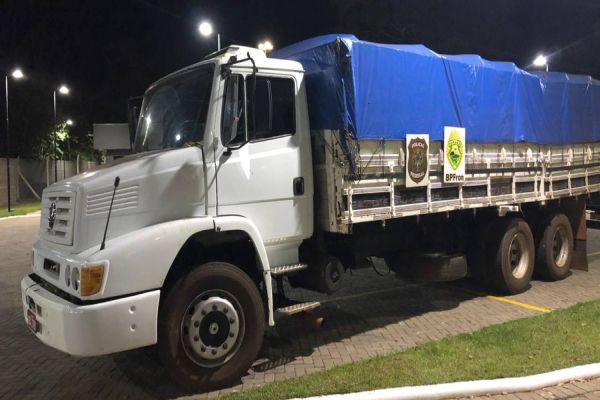 Operação Hórus realiza apreensão de um caminhão e carregado com 600 caixas de cigarros paraguaios
