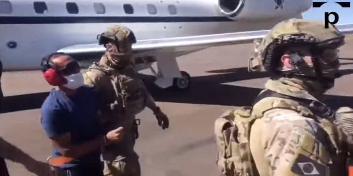 Fuminho, do PCC, parceiro do Marcola, é extraditado para Brasil em avião da FAB