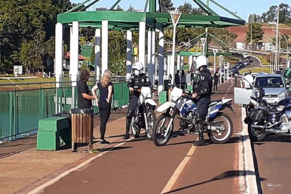 Guarda Municipal realiza ação de conscientização no Lago Municipal