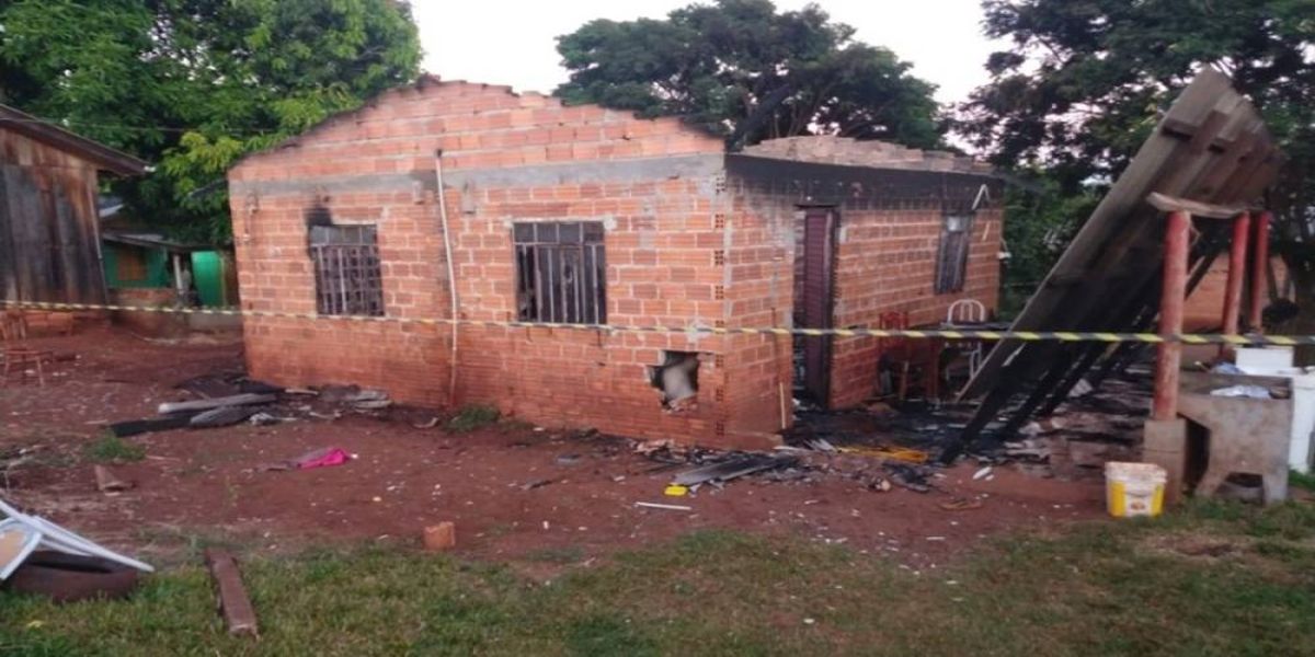 Incêndio destrói residência em Boa Vista da Aparecida