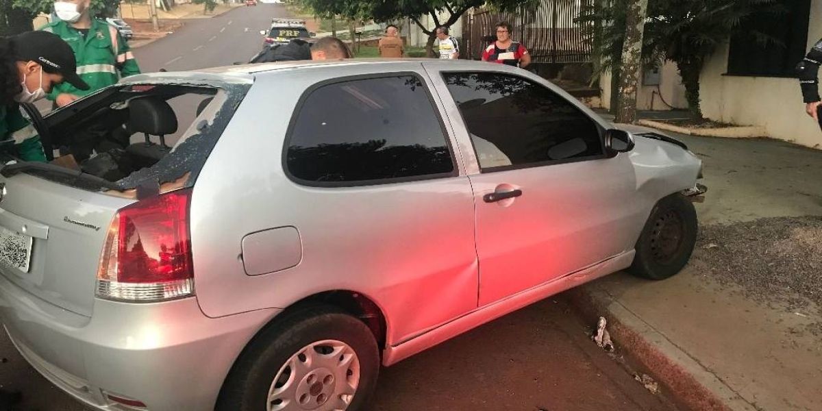 Bêbado, motorista provoca capotamento na BR-277, foge pela contramão e é preso em Cascavel