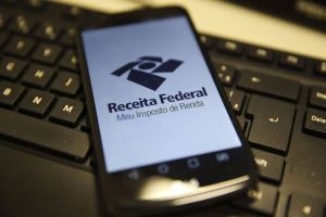 Imagem referente a notícia: Paraná atinge a marca de 2 milhões de declarações do Imposto de Renda 2026 entregues