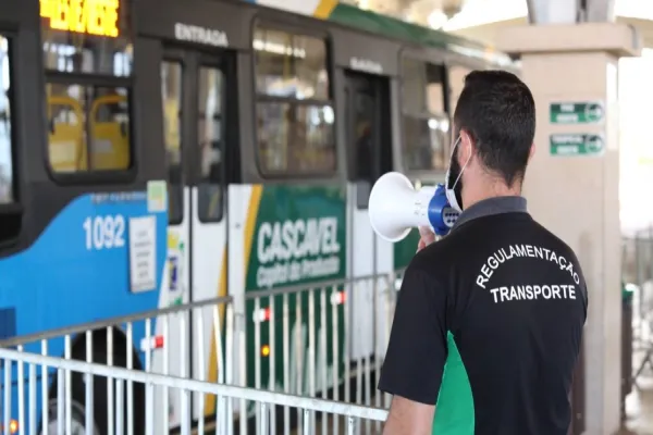 Foto relacionada a notícia: Transporte coletivo continua restrito e com lotação máxima de 50% da capacidade dos ônibus