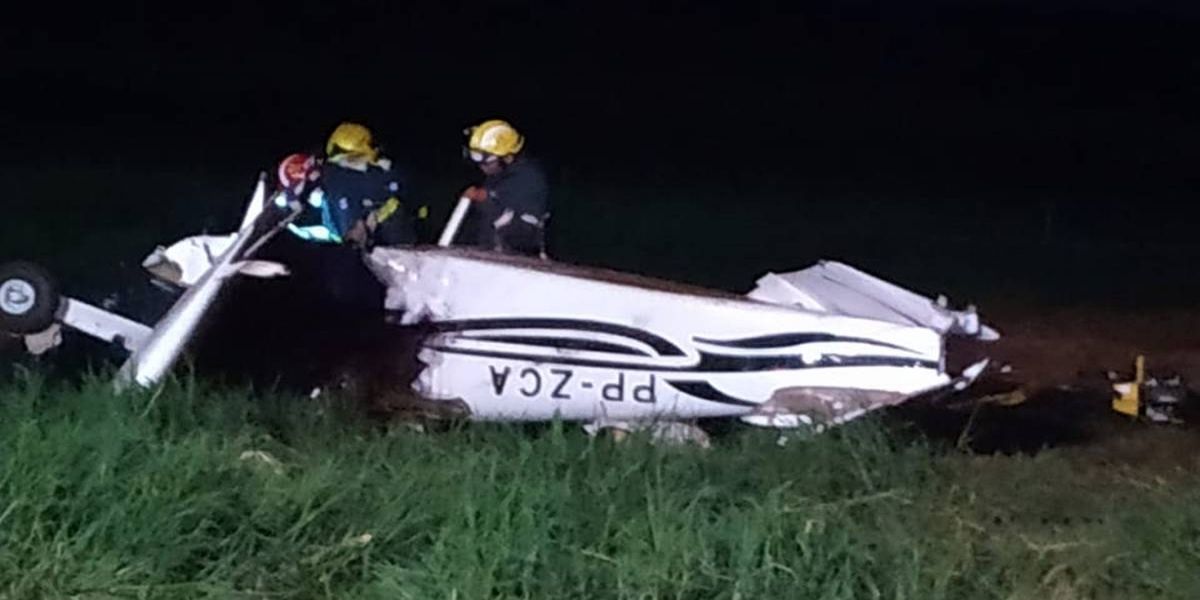 Avião cai e deixa duas vítimas fatais em área rural de Toledo