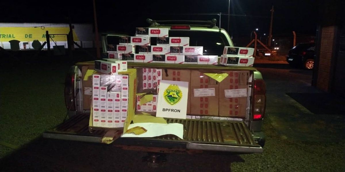 BPFron apreende caminhonete carregada com cigarros e dispositivo de fumaça no escapamento