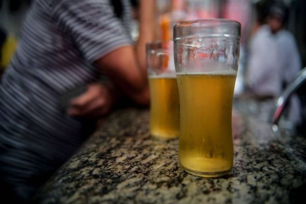 Aumento do consumo de álcool preocupa no período de confinamento