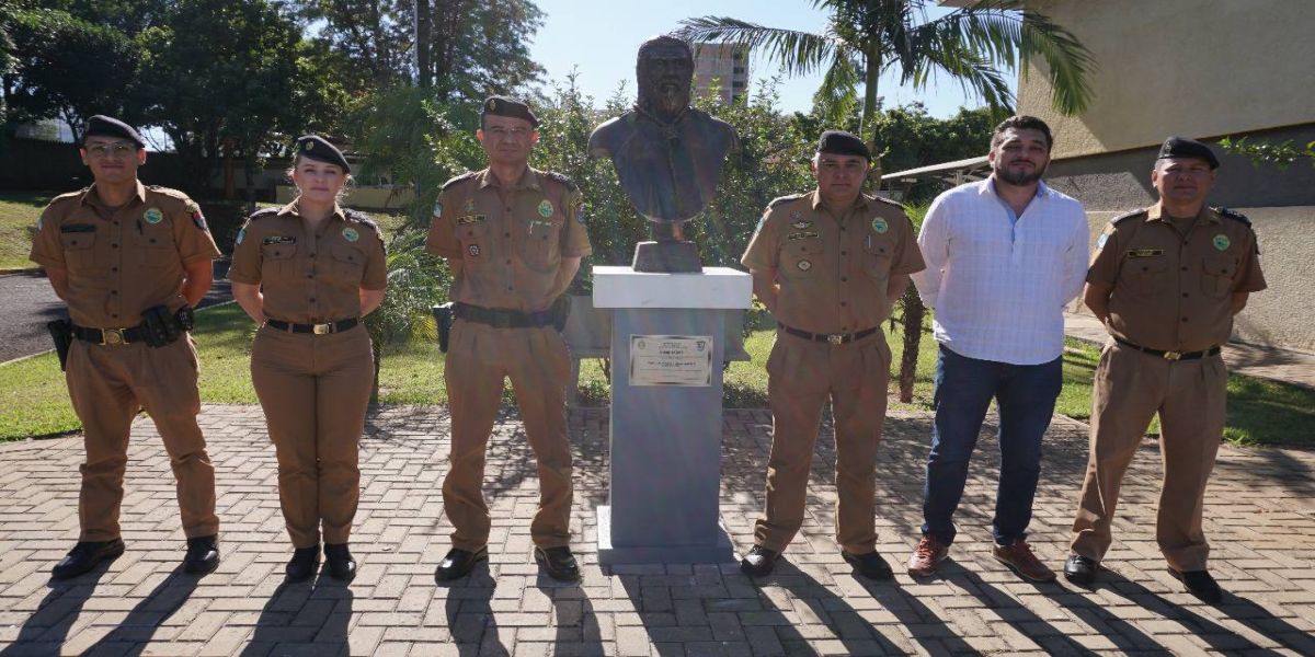 6° BPM inaugura monumento de tiradentes no "memorial de patronos" em Cascavel