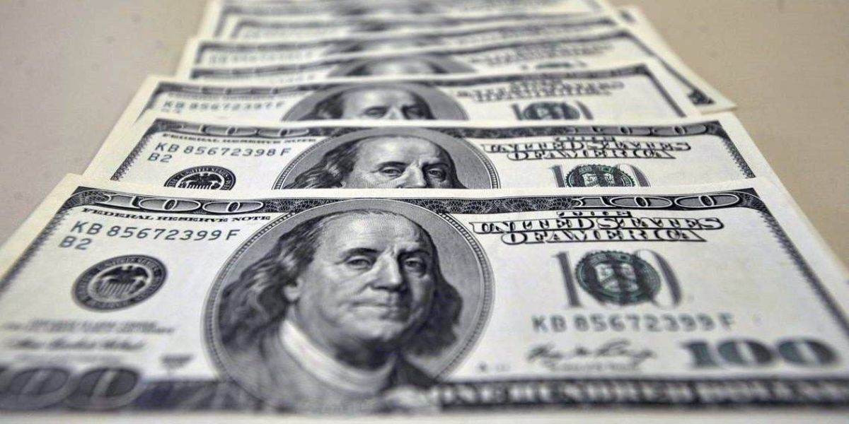 Dólar ultrapassa R$ 5,40 com perspectiva de corte de juros