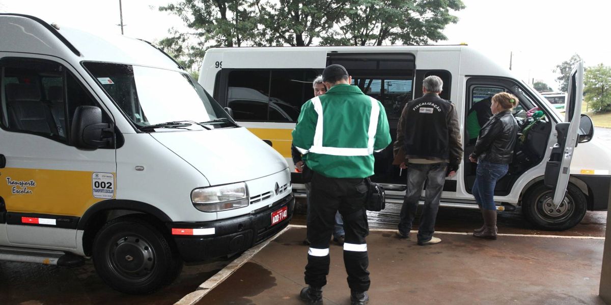 Cettrans/Transitar autoriza vans do transporte escolar a realizar transporte alternativo em Cascavel