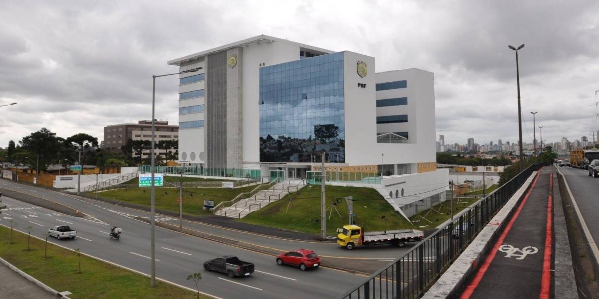 PRF divulga novos telefones de suas delegacias regionais no Paraná