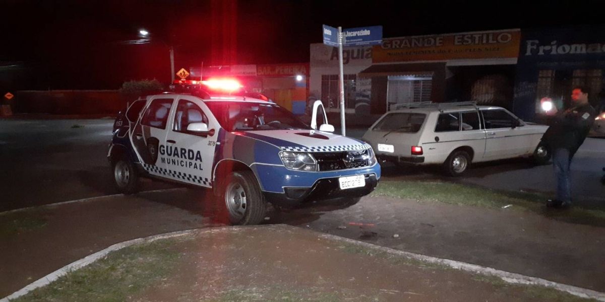 Belina e Clio colidem frontalmente no Bairro São Cristóvão