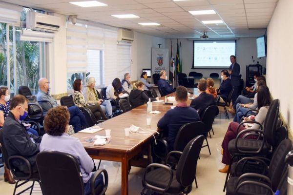Saúde do Paraná analisa proposta de programa de combate à Covid-19