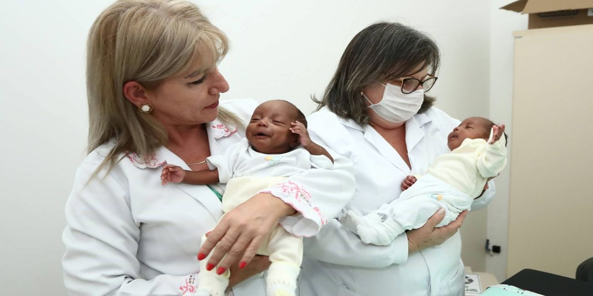 Recém-nascidos são vacinados contra BCG e Hepatite B em Cascavel