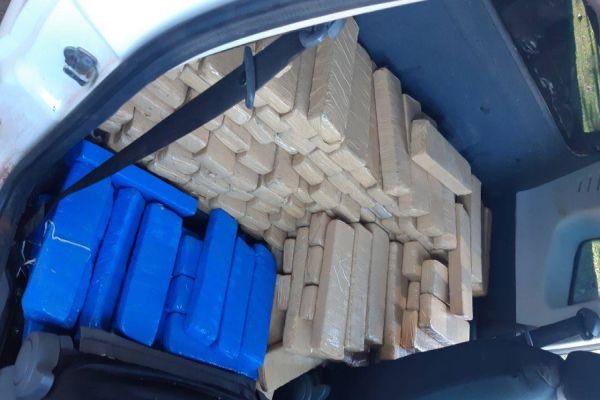 PRF apreende mais de 200 quilos de maconha em Laranjeiras do Sul (PR)