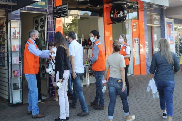 Fiscalização orienta mais de mil estabelecimentos comerciais