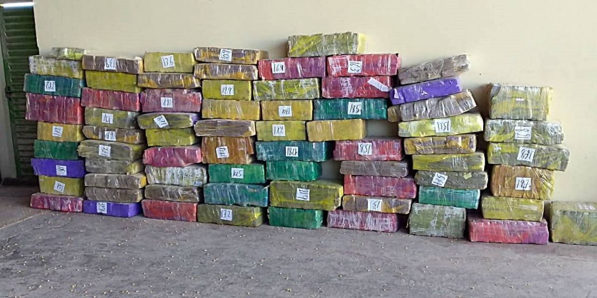 PRF apreende mais de 1 tonelada de maconha em Toledo (PR)