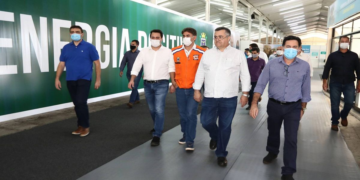 Governador Ratinho Junior visita o hospital de campanha