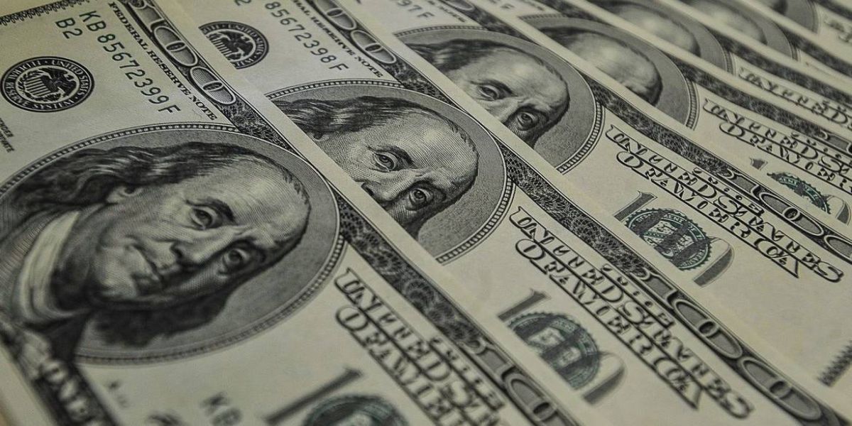 Dólar sobe a R$ 5,668 e bate recorde em dia de demissão de ministro