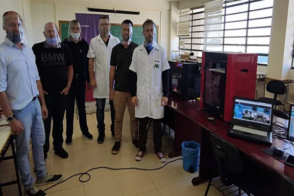 Foto relacionada a notícia: Unioeste cria Centro de Impressão 3D para enfrentamento da Covid-19