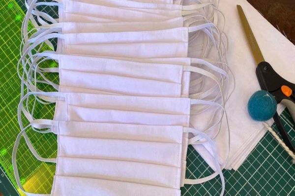 Voluntários da Copel fazem máscaras de proteção