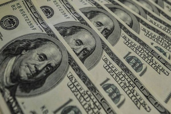 Dólar sobe a R$ 5,668 e bate recorde em dia de demissão de ministro