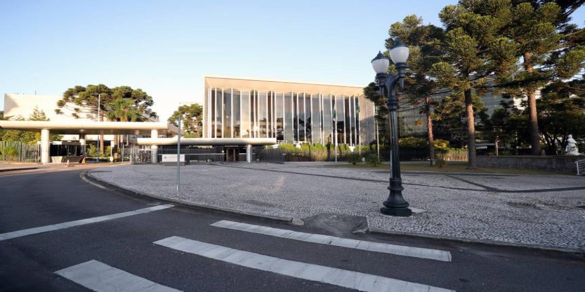 Deputados votam em segundo turno projeto que obriga uso de máscaras do Paraná