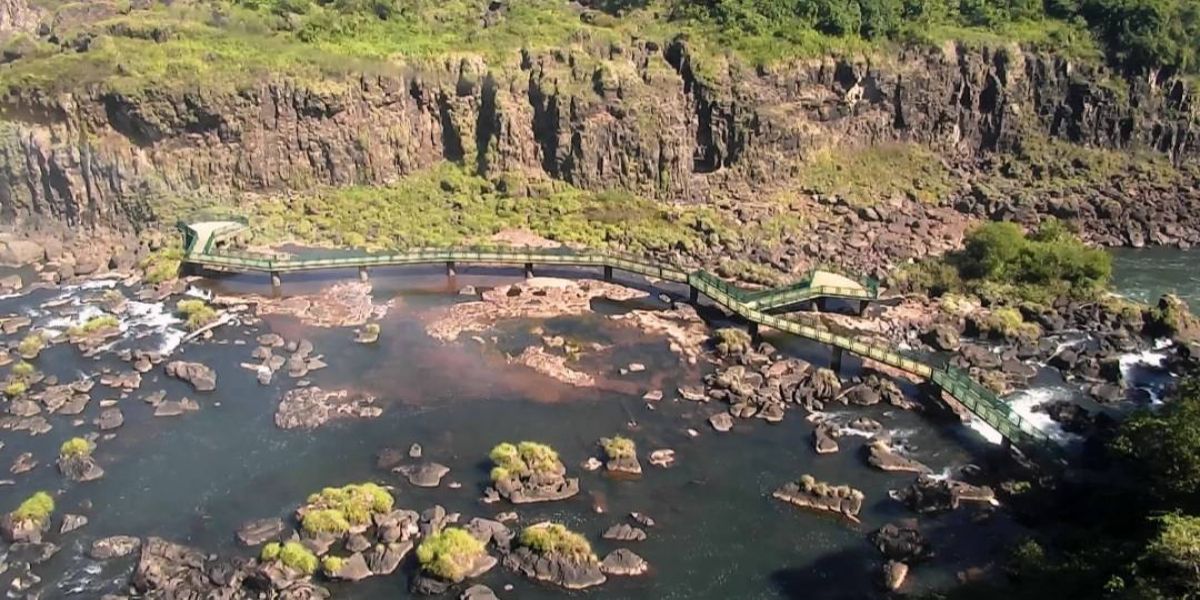 Cataratas do Iguaçu registram menor fluxo devido à seca