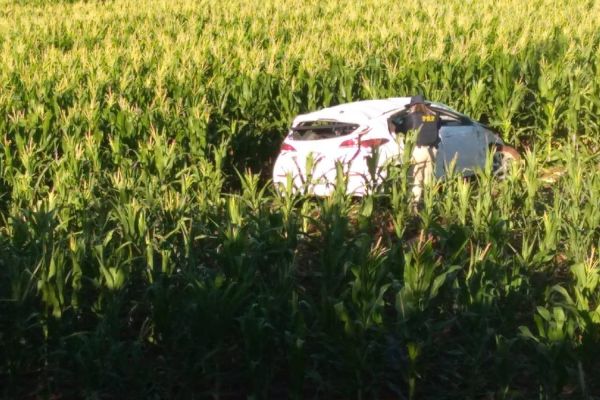 Homem fica ferido após capotar HB 20 na BR 467 em Toledo