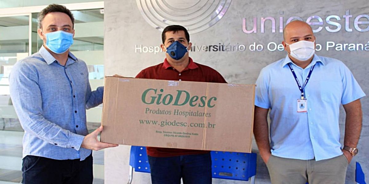 Huop doa máscaras de proteção facial para hospital municipal da região