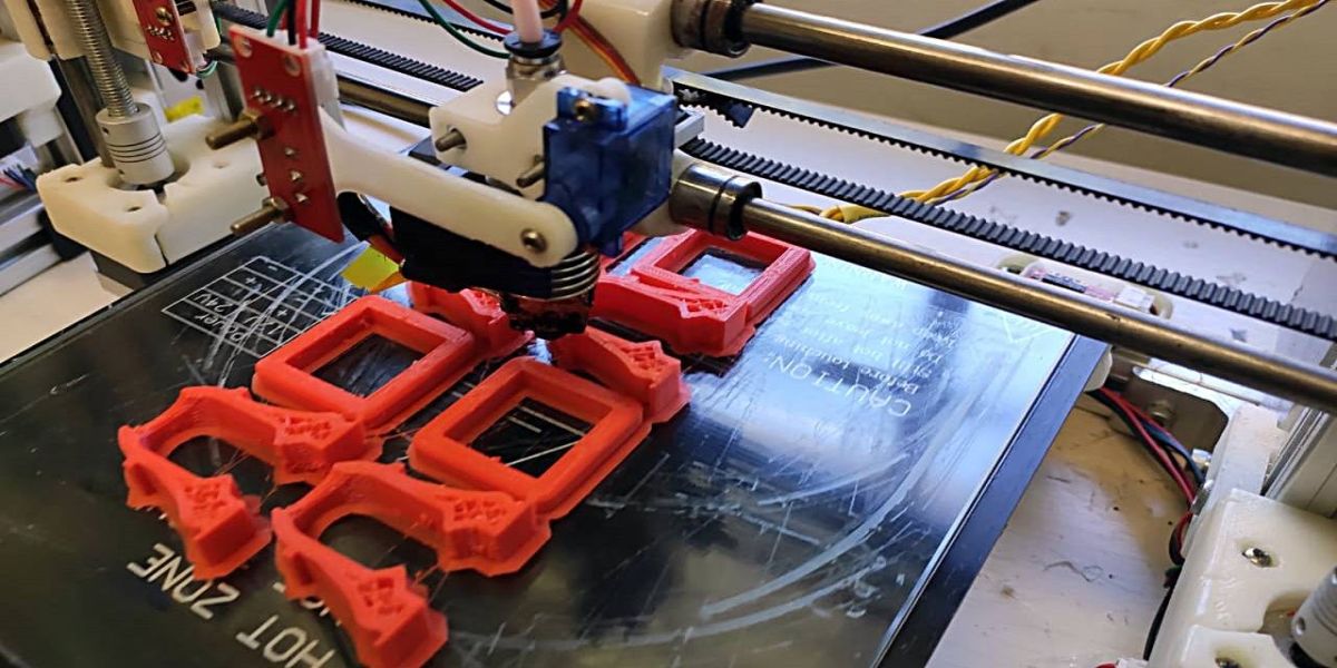 Impressora 3D: Unioeste produz equipamentos que auxiliam no tratamento da Covid-19