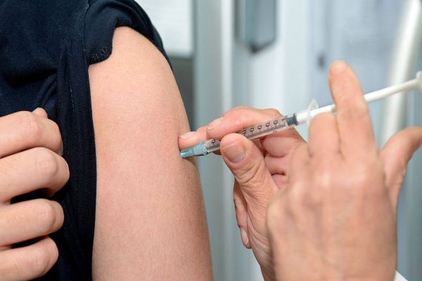 Cascavel recebe 2,8 mil vacinas contra gripe, reforça estoques nas unidades e orienta população a se imunizar