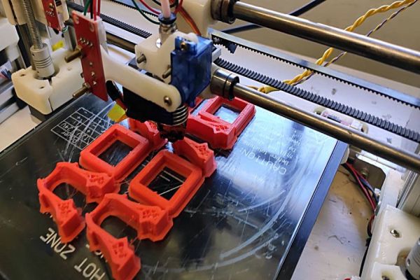 Impressora 3D: Unioeste produz equipamentos que auxiliam no tratamento da Covid-19
