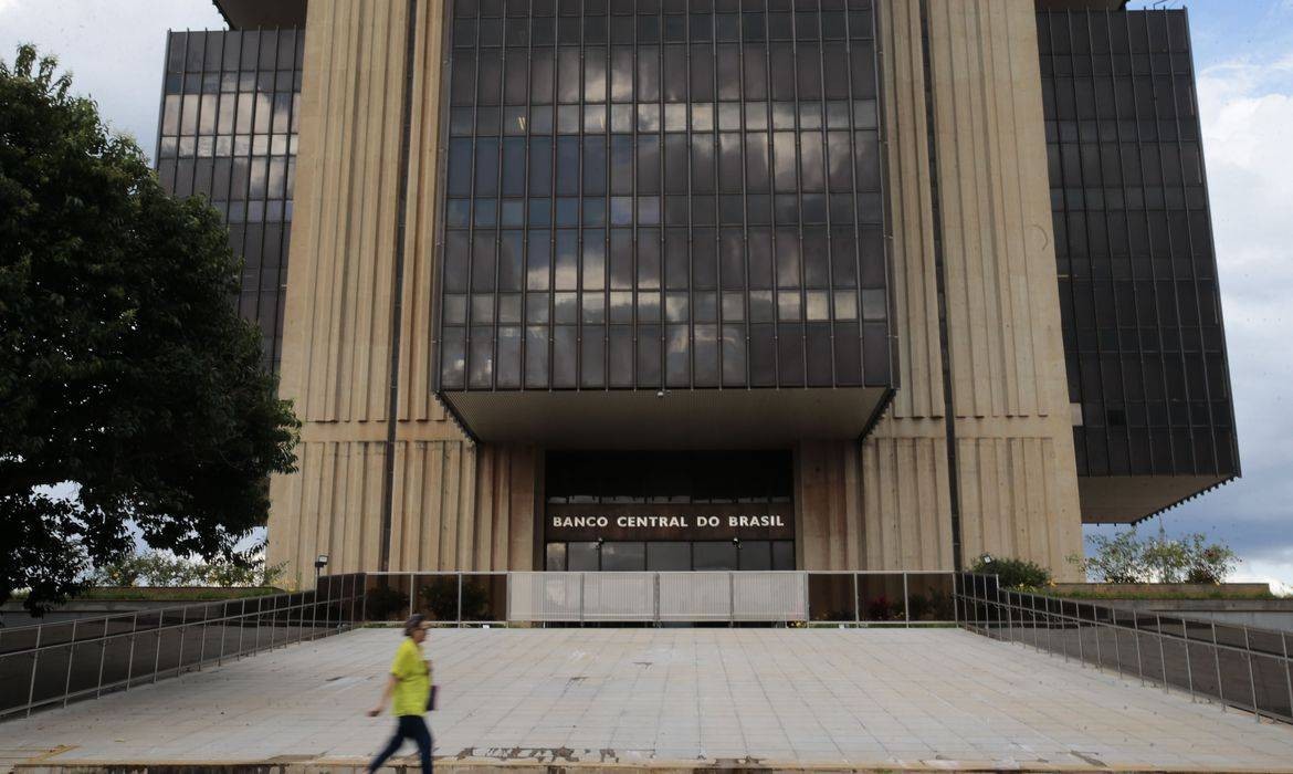 Mercado financeiro projeta queda de 3,34% na economia este ano