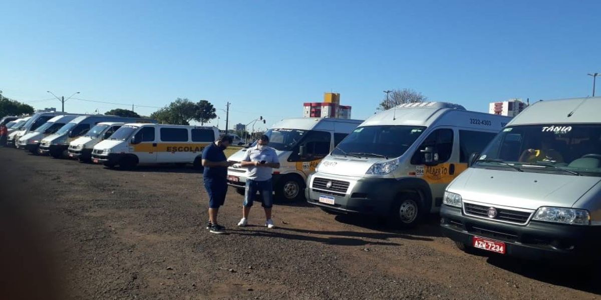 Prefeitura anuncia auxílio para motoristas de vans escolares